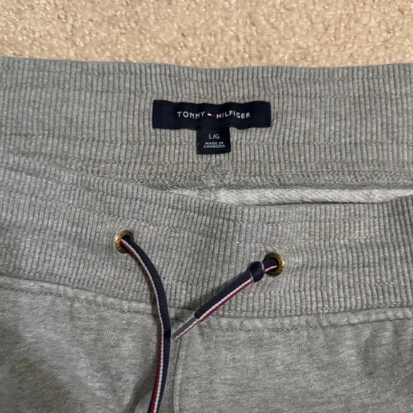 Men's Tommy Hilfiger Gray Sweatpants - Picture 4 of 4